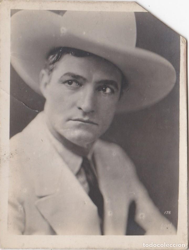 Kino: Toni Mix - Peque&ntilde;a Fotograf&iacute;a del Actor - 82x62mm