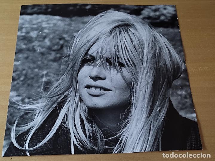 Cine: BRIGITTE BARDOT B B 1966 CINE FOTO DORSO SELLOS AGENCIA ORIGINAL 18,3 X 18,3 CM LEER