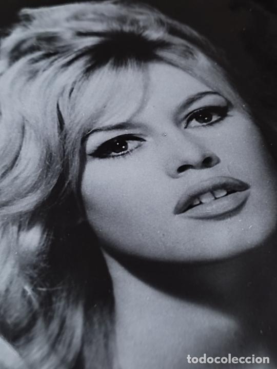 Cine: BRIGITTE BARDOT B B 1966 CINE FOTO DORSO SELLOS AGENCIA ORIGINAL 15,6 X 11,8 CM LEER VER FOTOS