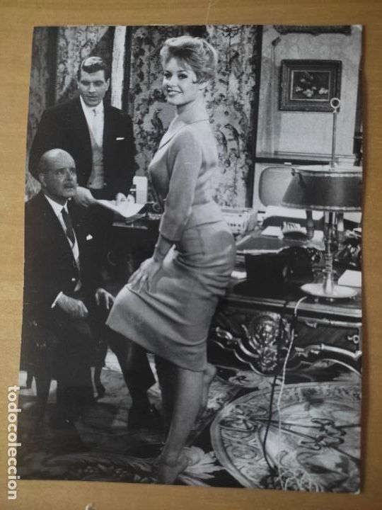 Cine: BRIGITTE BARDOT B B 1957 CINE FOTO DORSO SELLOS AGENCIA ORIGINAL 13 X 17,8CM LEER VER FOTOS