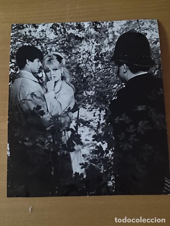 Cine: BRIGITTE BARDOT TONY PERKINS IDIOTA ENCANTADORA FOTO SELLOS AGENCIA ORIGINAL 18,2 X 15,8 CM RAJADA