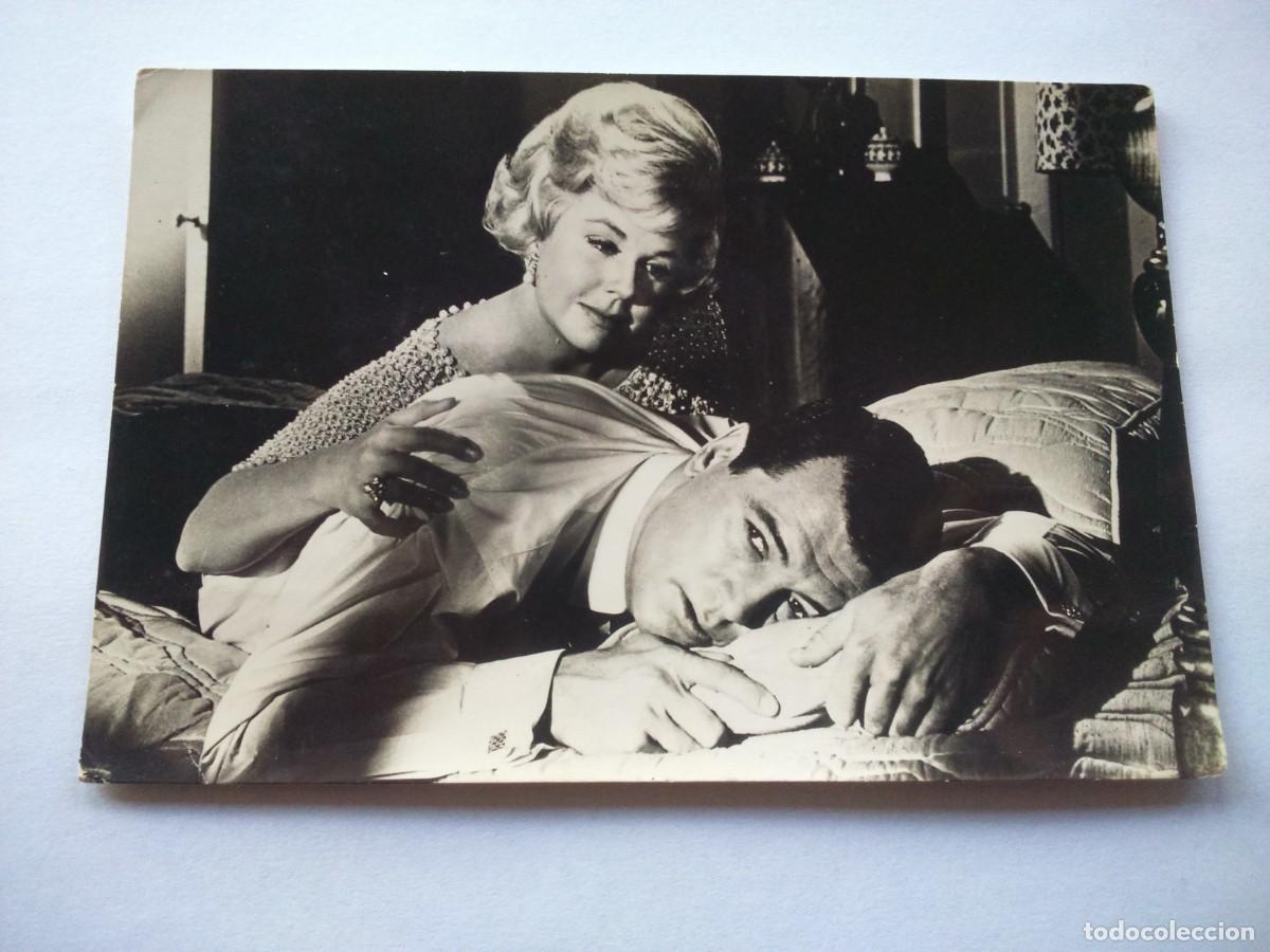 Cine: FOTO - POSTAL -- RUCK HUDSON Y DORIS DAY -- UN PIJAMA PARA DOS -- EDICIONES KAKER --