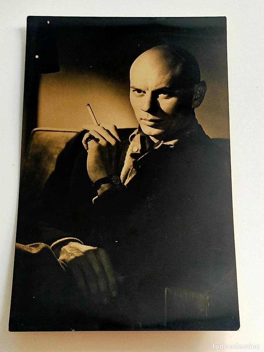 Cine: FOTO/POSTAL ORIGINAL A&Ntilde;OS 60: YULL BRYNNER (FOX) - KORES / CARBOPLAN (PAPEL CARBON)
