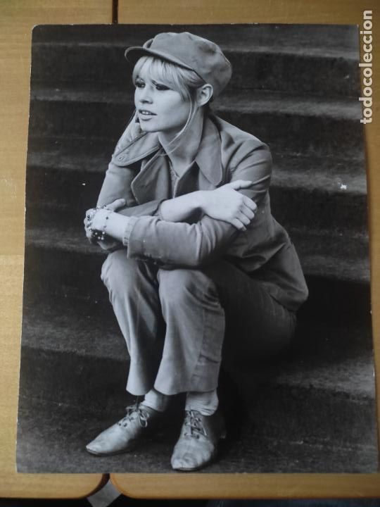 Cine: BRIGITTE BARDOT EN USA 1965 FOTO SELLO AGENCIA ORIGINAL 23,8 X 18,3 CM APRX