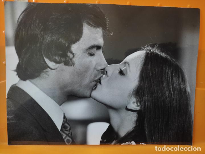 Cine: ANA BELEN SIMON ANDREU FOTO AGENCIA ORIGINAL BESO CINE SEPARACION MATRIMONIAL 24,7 X 18 CM