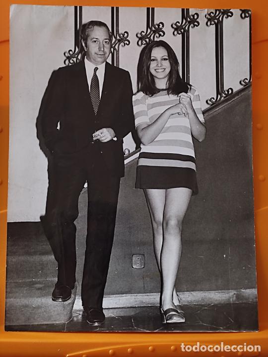 Cine: ANA BELEN PRODUCTOR J L DIBILDOS FOTO AGENCIA ORIGINAL 23,9 X 18,2 CM JOVENCISIMA 1970