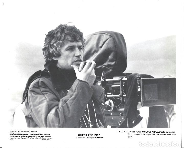 Cinema: F33716 JEAN JACQUES ANNAUD EN BUSCA DEL FUEGO DIRECTOR FOTO B/N ORIGINAL AMERICANA