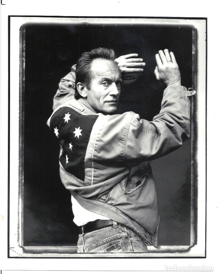 Kino: F33839 LANCE HENRIKSEN FOTO ORIGINAL B/N AMERICANA