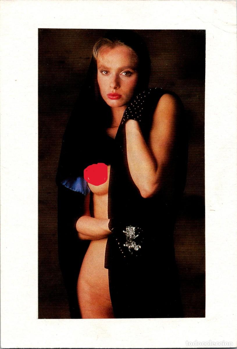 Cine: Maryam D'Abo - Fotograf&iacute;a pegada en Cart&oacute;n Blanco- 153x106mm. - 128x75mm (foto)