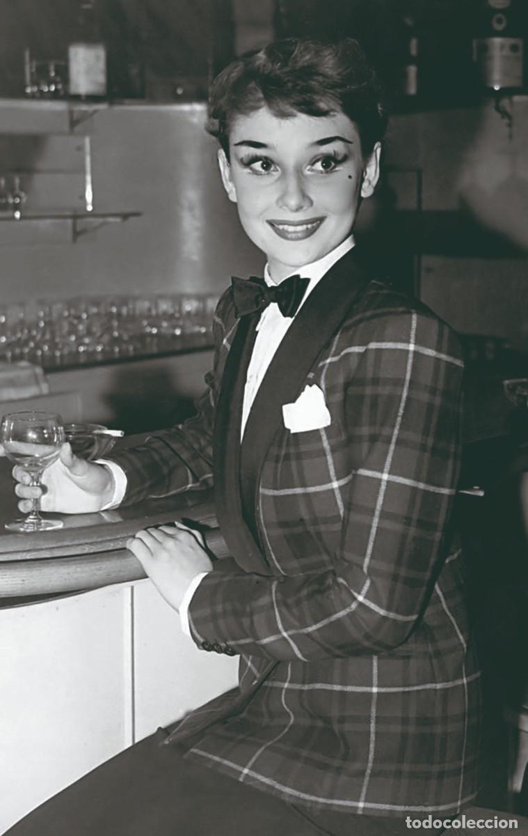 Cine: Audrey Hepburn. 1 PHOTO POSTCARD (bellasenero) (rp)