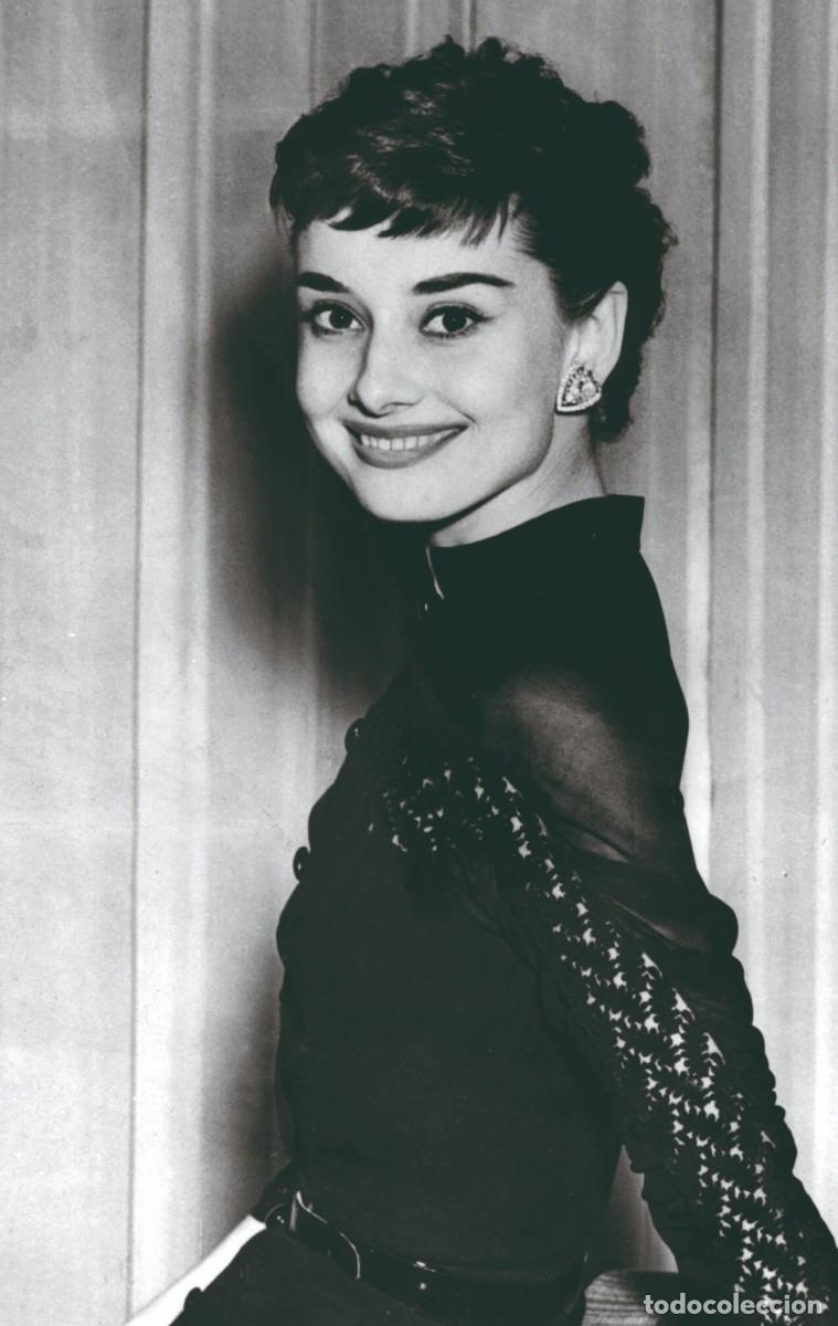 Cine: Audrey Hepburn. 1 PHOTO POSTCARD (bellasenero) (rp)