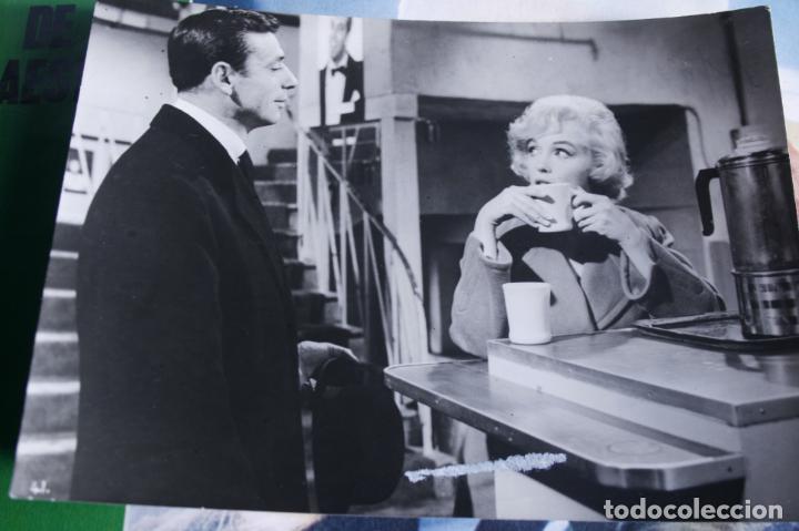 Cine: FOTOGRAFIA ORIGINAL DE PRENSA MARILYN MONROE IVES MONTAND 12 X 16 CMS