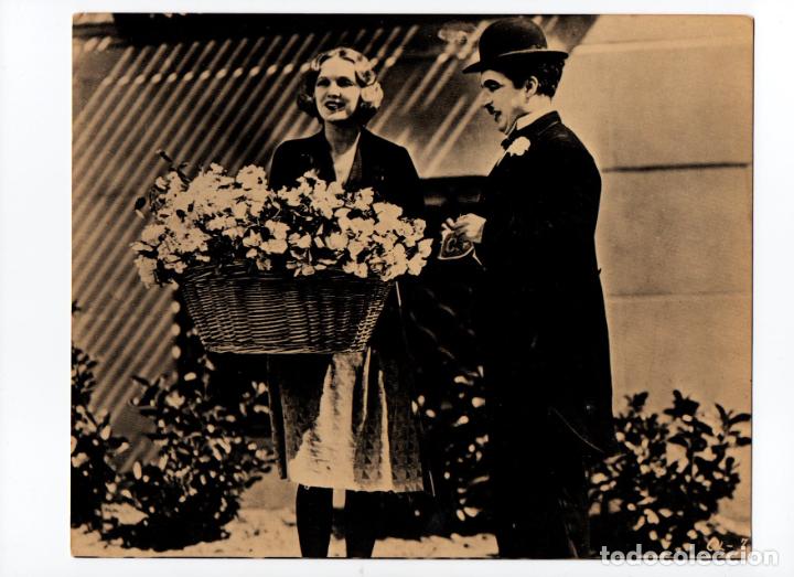 Cine: Charlie Chaplin y Virginia Cherril en City Lights, Luces de la ciudad. 1931. Fotograma.