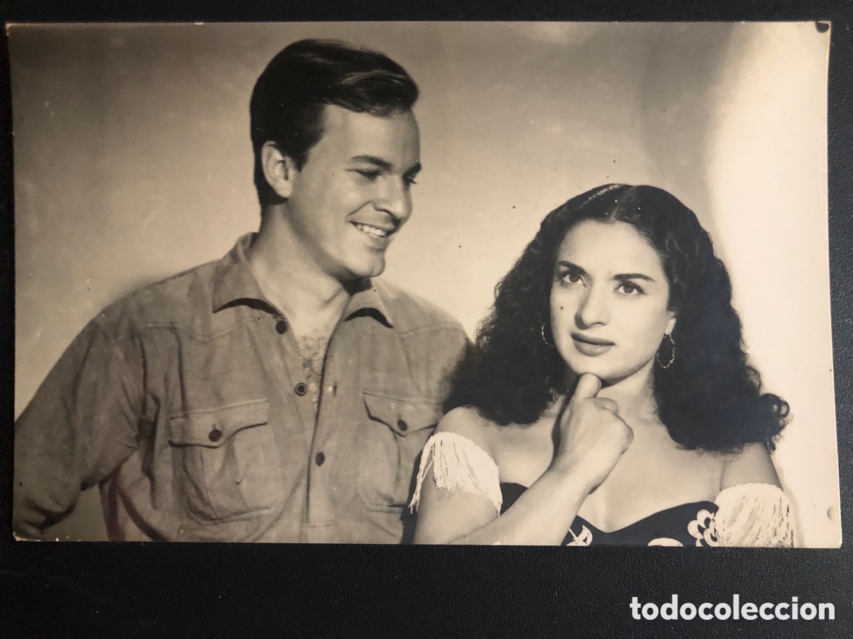 Cine: Antigua tarjeta postal de Lola flores y ruben rojo