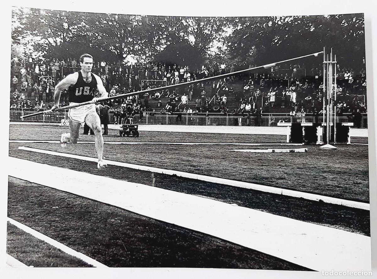 Cine: Foto vintage en blanco y negro de un atleta - foto Bayer Leverkusen(3.4)