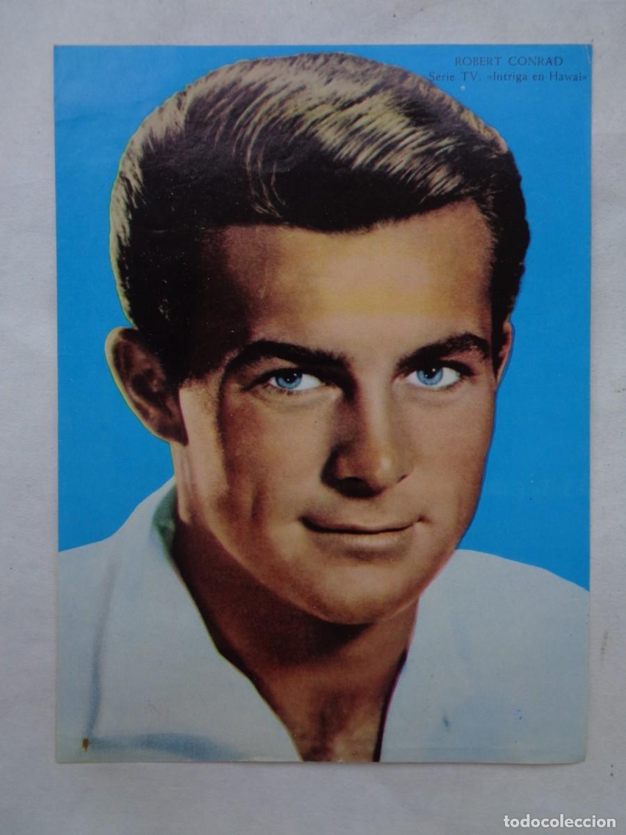 Cinema: FOTO-CROMO GRANDE DE ROBERT CONRAD, SERIE TV &uml; INTRIGA EN HAWAI &uml;. A&Ntilde;OS 60 .. 14 X 18,5 CM