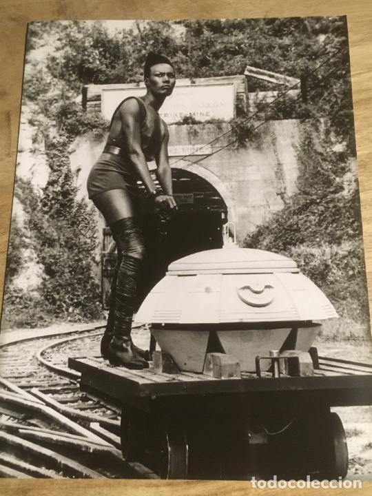 Cine: panorama para matar a view to a kill grace jones james bond 007 foto original estreno