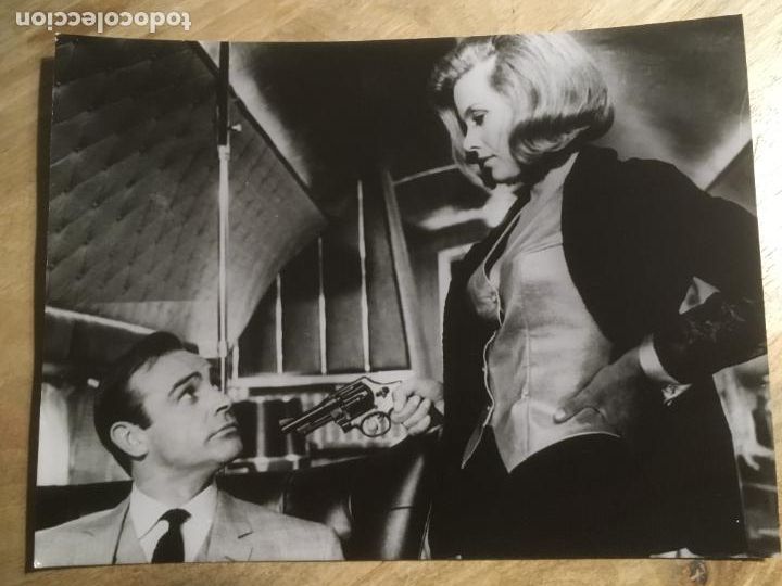 Cine: contra goldfinger sean connery honor blackman james bond 007 foto original antigua