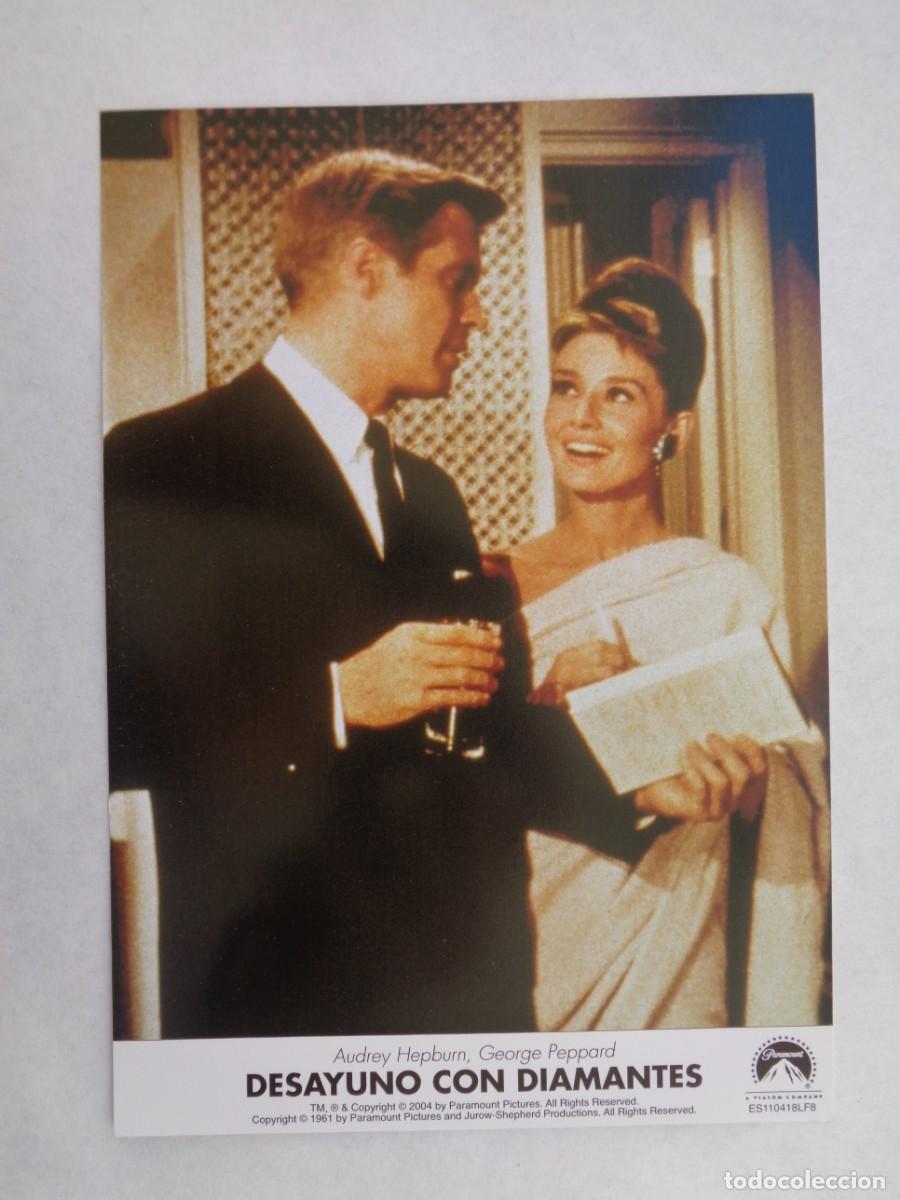 Cine: POSTAL DE LA PELICULA &uml; DESAYUNO CON DIAMANTES &uml;, AUDREY HEPBURN Y GEORGE PEPPARD . 11,5 X 16,5 CM