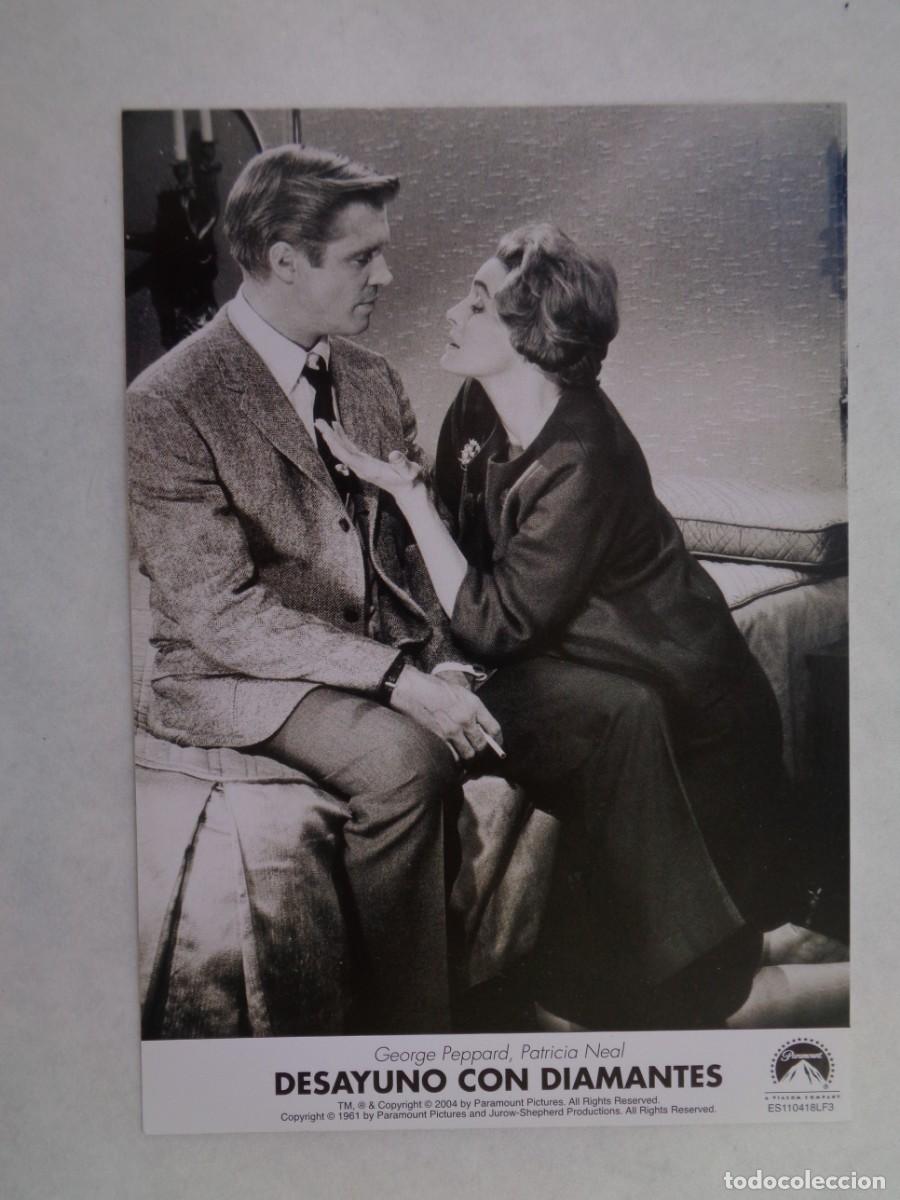 Cine: POSTAL DE LA PELICULA &uml; DESAYUNO CON DIAMANTES &uml;, AUDREY HEPBURN Y GEORGE PEPPARD . 11,5 X 16,5 CM
