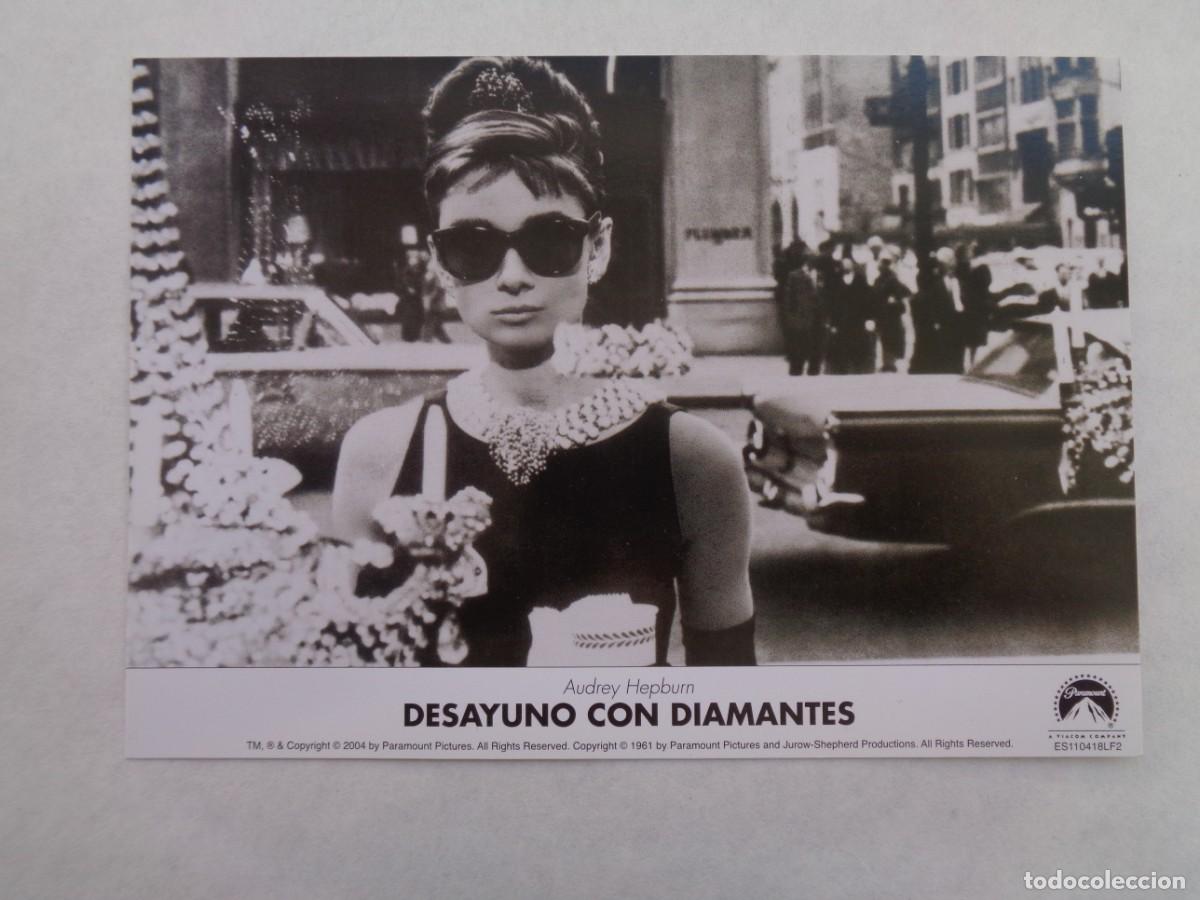 Cine: POSTAL DE LA PELICULA &uml; DESAYUNO CON DIAMANTES &uml;, AUDREY HEPBURN Y GEORGE PEPPARD . 11,5 X 16,5 CM