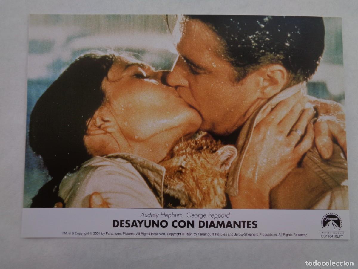 Cine: POSTAL DE LA PELICULA &uml; DESAYUNO CON DIAMANTES &uml;, AUDREY HEPBURN Y GEORGE PEPPARD . 11,5 X 16,5 CM