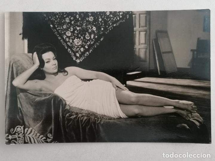 Cine: FOTOGRAFIA SARA MONTIEL, PROTAGONISTA DE LA REINA DEL CHANTECLER, A&Ntilde;OS 60, MEDIDAS 14 X 9 CM