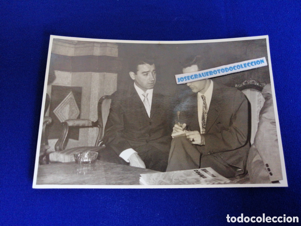 Kino: ACTOR CON PERIODISTA FOTOGRAF&Iacute;A ANTIGUA CON SELLO FOTOGRAFICO VALENCIA