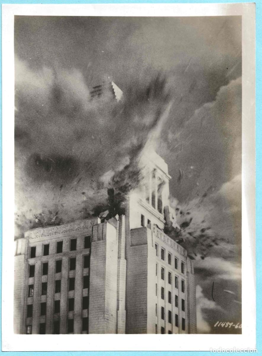 Cine: LA GUERRA DE LOS MUNDOS. LOS MARCIANOS DESTRUYEN LOS ANGELES CITY HALL. PHIL BATH. L.A. TIMES, 1952