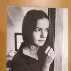 L'actrice française, Anicée Alvina, dans son appartement à Paris le L'actrice française, Anicée Alvina, dans son appartement à Paris le