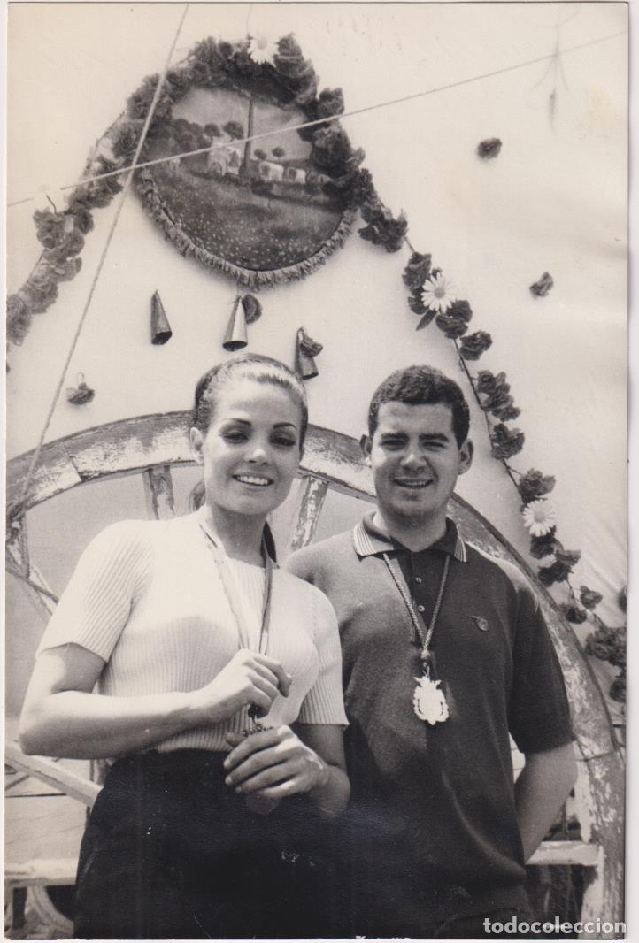 Cine: Fotograf&iacute;a (18x12 cms.) Carmen Sevilla con A. Corrales en el Roc&iacute;o