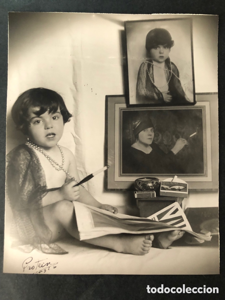 Cin&eacute;ma: Foto original de la actriz infantil Raquel teixido fumando 19 x 23,5 cm