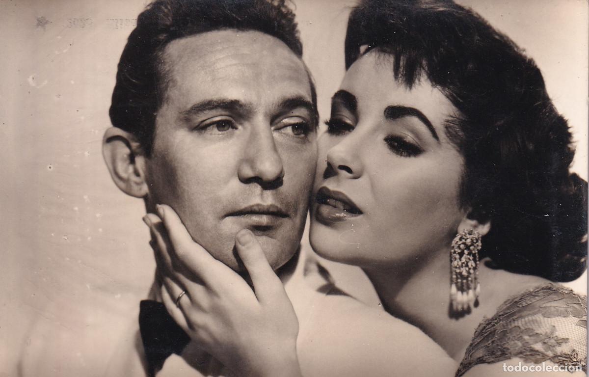 Cine: ELIZABETH TAYLOR Y PETER FINCH 2628