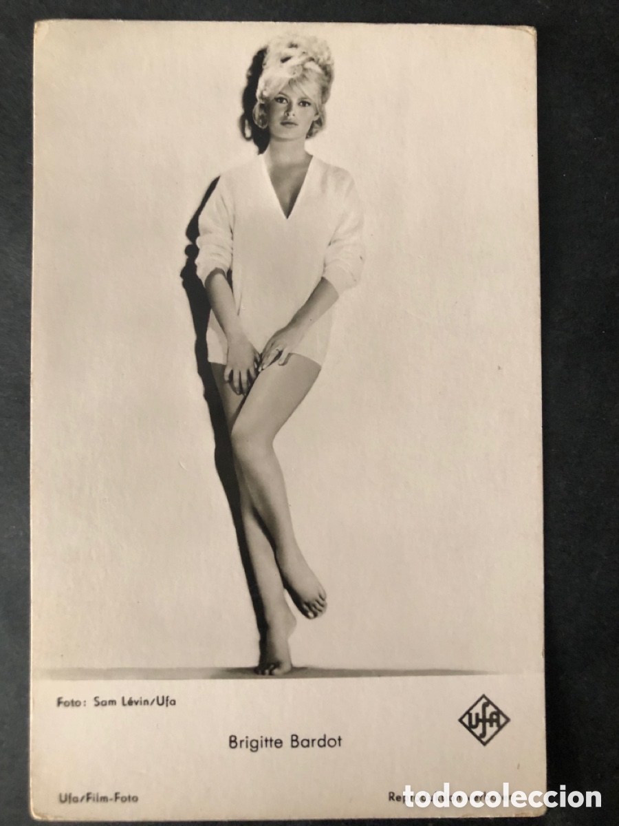 Cine: Antigua tarjeta postal de Brigitte Bardot