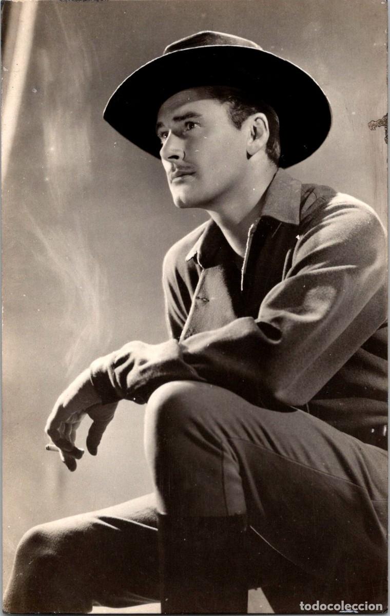 Cine: Errol Flynn - Fumando - Ed. Sobe - n&ordm; 394 - 136x86mm