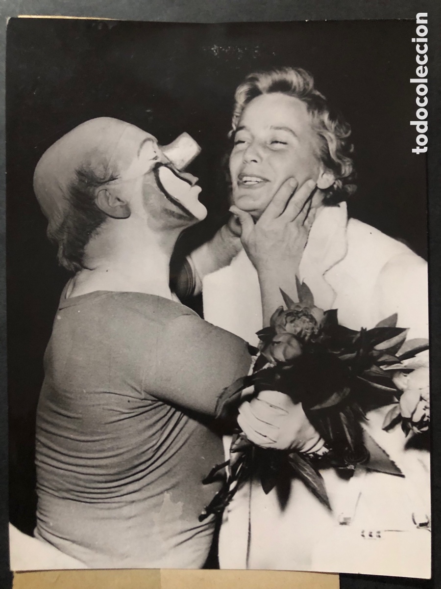 Cine: Foto original del payaso y artista de circo mimo acr&oacute;bata charlie Rivel y Mar&iacute;a schell
