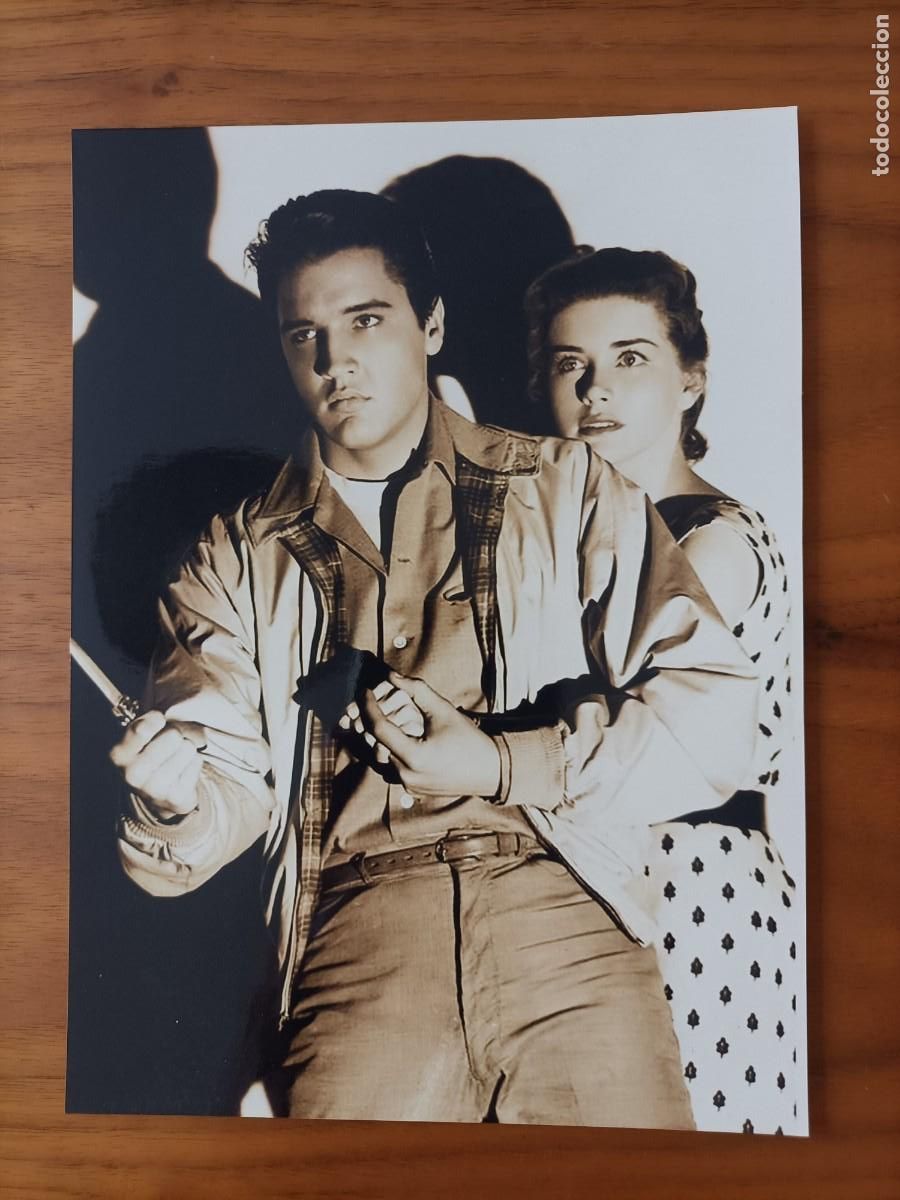 Cine: ELVIS PRESLEY FOTO DE UNA ESCENA EN UNA DE SUS PEL&Iacute;CULAS. 21X15 CMTS.
