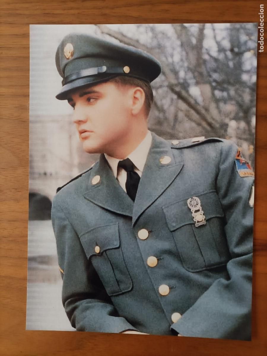 Cine: ELVIS PRESLEY FOTO VESTIDO CON UNIFORME HACIENDO EL SERVICIO MILITAR. 21X15 CTMS.