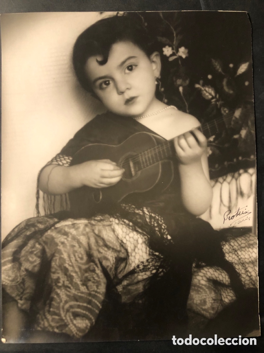 Cin&eacute;ma: Foto original de la actriz infantil Raquel teixido con guitarra 20 x 24 cm