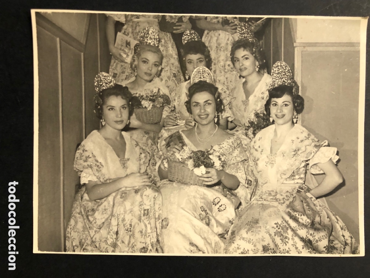 Cin&eacute;ma: Foto original de Queta Claver fallera mayor valencia y corte de honor
