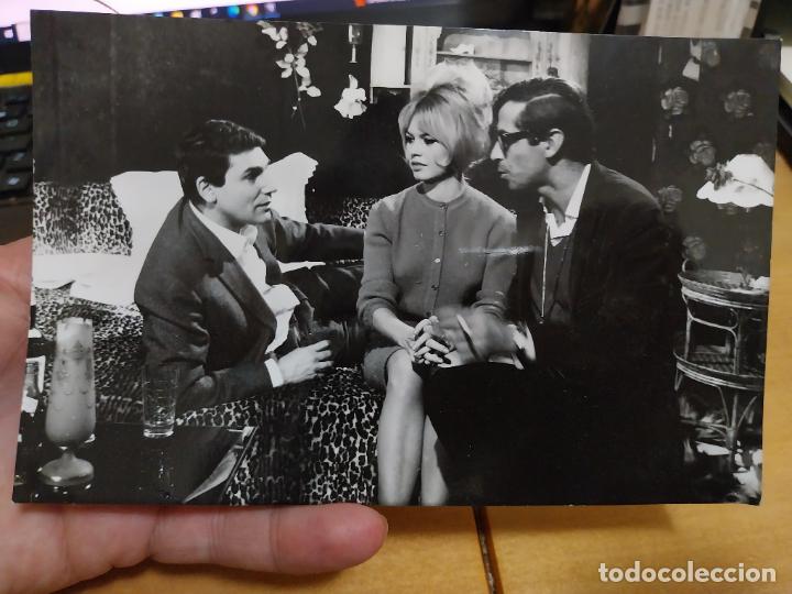 Cine: BRIGITTE BARDOT HOSSEIN VADIM 1963 FOTO AGENCIA SELLO DORSO 18,3 X 11CM PELICULA REPOSO DEL GUERRERO