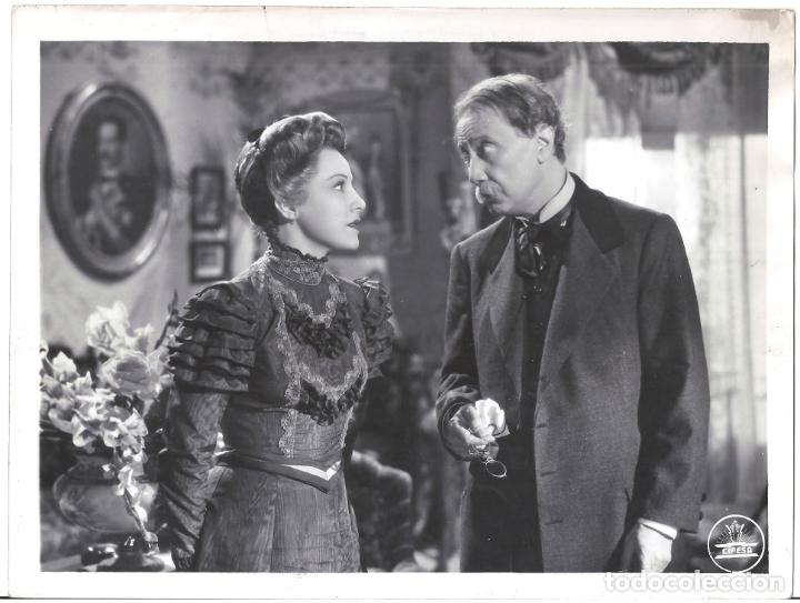 Cine: FJC 0336 MARY DELGADO ALBERTO ROMEA EL FANTASMA Y DO&Ntilde;A JUANITA CIFESA FOTO B/N ORIG ESPA&Ntilde;OLA CIFESA