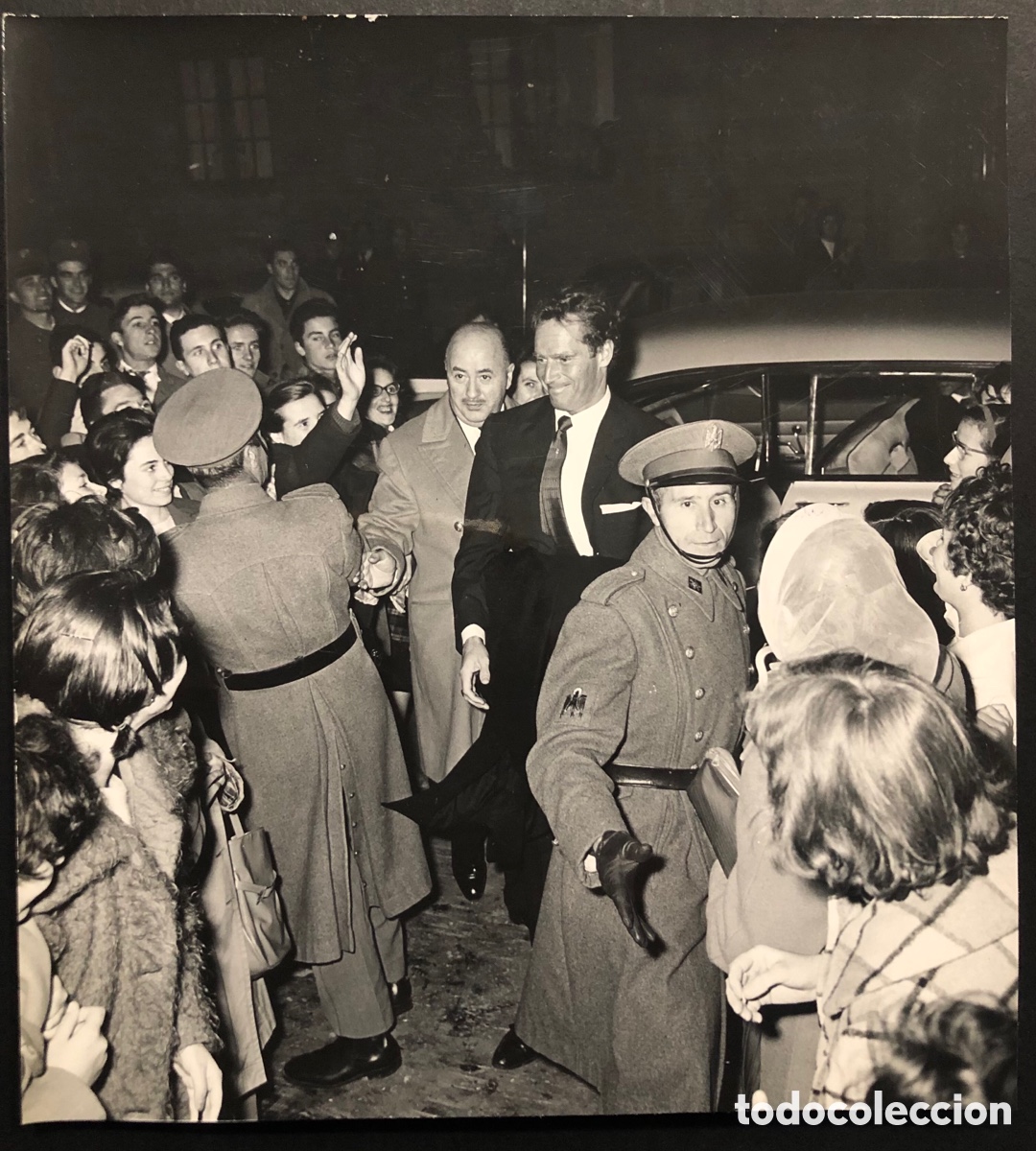 Cine: Foto original samuel broston El Cid charlton heston en valladolid recibiendo el premio a mejor actor