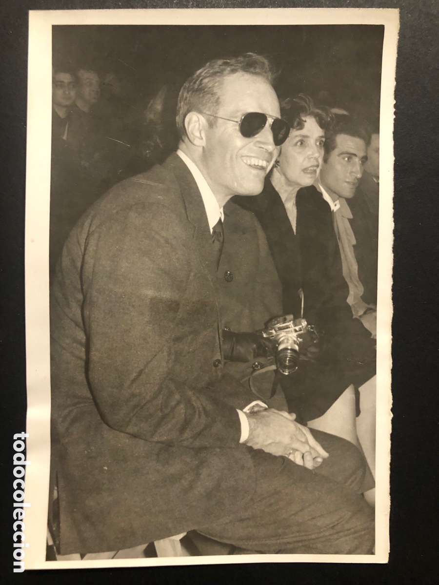 Cine: Foto original de charlton heston partido de baloncesto Harlem Globetrotters Madrid 1960 foto Manzano