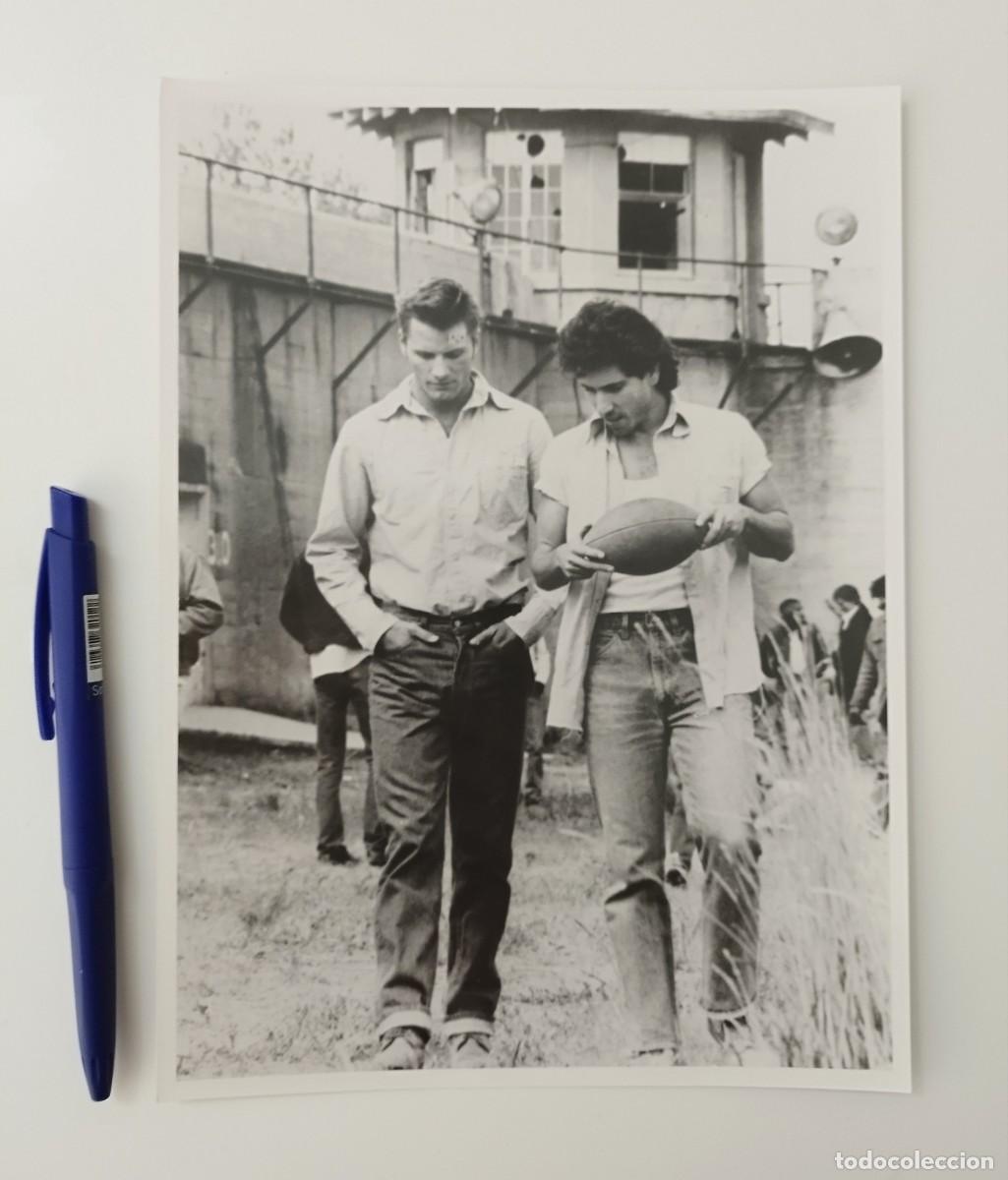 Cine: VIGGO MORTENSEN e IVAN KANE en el Rodaje de PRESIDIO (Prison) Foto Original para medios