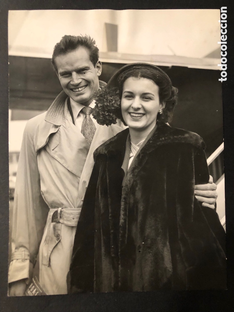 Cine: Foto original de charlton heston con su esposa aeropuerto de londres