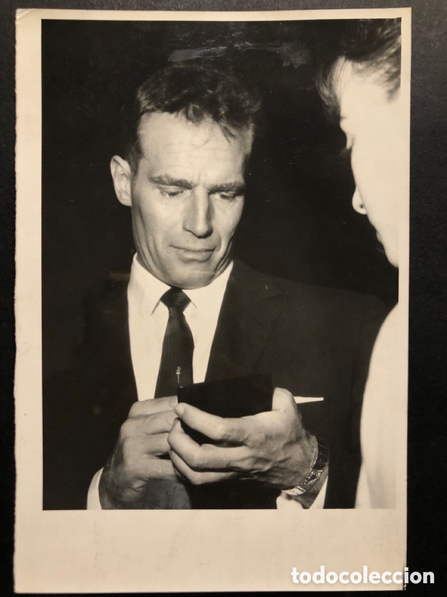 Cine: Foto original de charlton heston firmando aut&oacute;grafos en Madrid