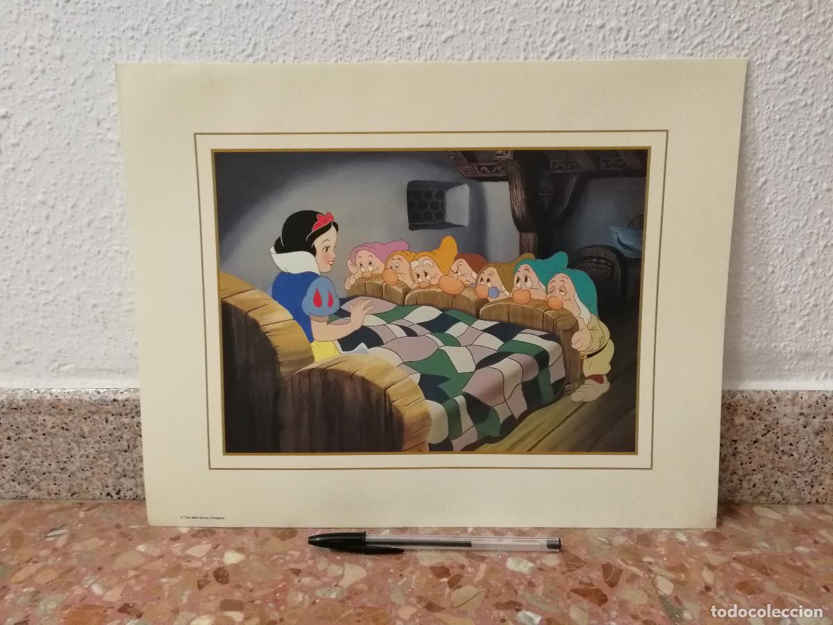 Cine: ANTIGUA LAMINA - BLANCANIEVES Y LOS SIETE ENANITOS - WALT DISNEY - MEDIDAS 28 X 36 CM