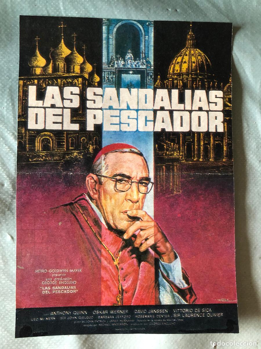 Cine: Car&aacute;tula de 'Las sandalias del pescador'. Recorte de revista. Tama&ntilde;o fotocromo o postal. Buen estado