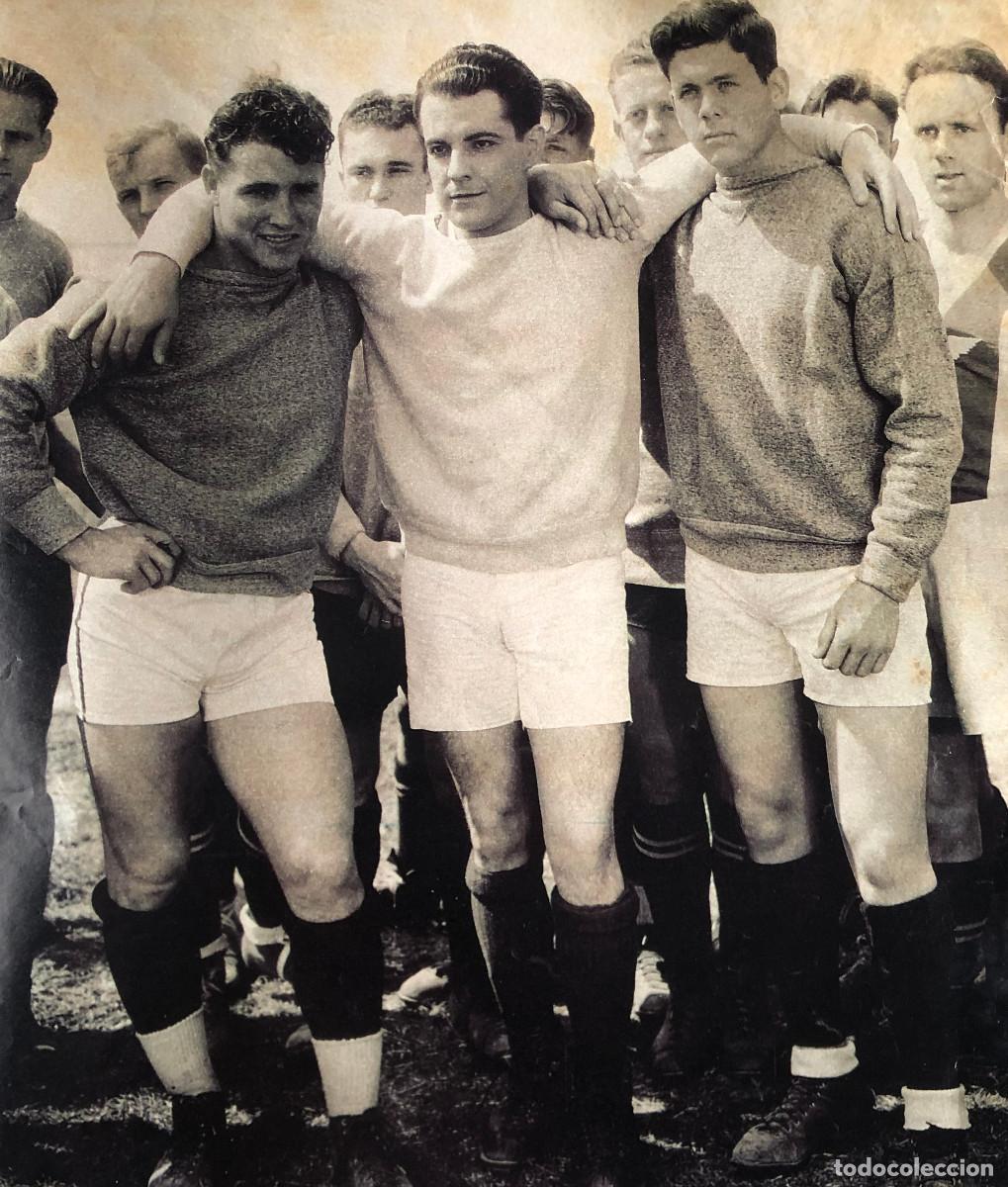 Cine: Fotograf&iacute;a del actor mexicano Ram&oacute;n Novarro con amigos. P&aacute;gina de revista. Tama&ntilde;o folio. Enmarcable.